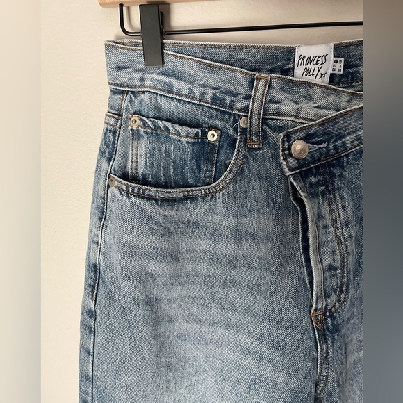 Princess Polly Asymmetric Waist Button Fly Straight Leg Jeans Size 6 - Picture 9 of 11